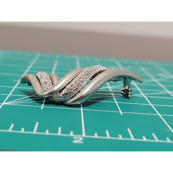 Vintage Silver Tone Rhinestone Pave Wave V Triple Strand Pin Brooch Beautiful - Picture 7 of 9